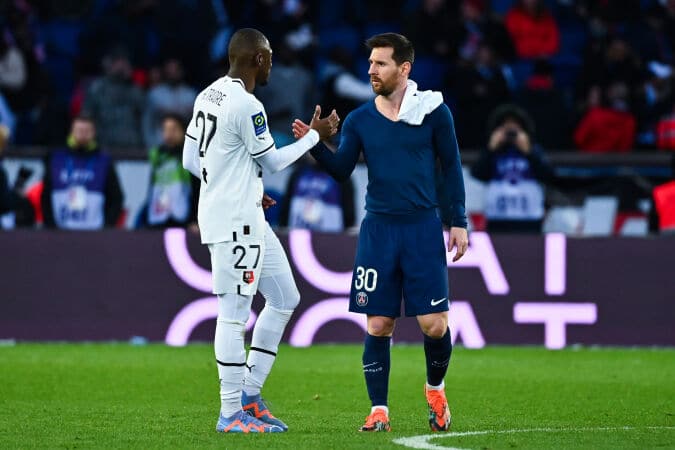 Messi: un campe&oacute;n del mundo lo defiende y le dice equipo chico al PSG