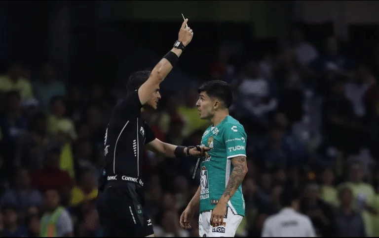 M&eacute;xico: &aacute;rbitro golpe&oacute; a jugador en la primera divisi&oacute;n