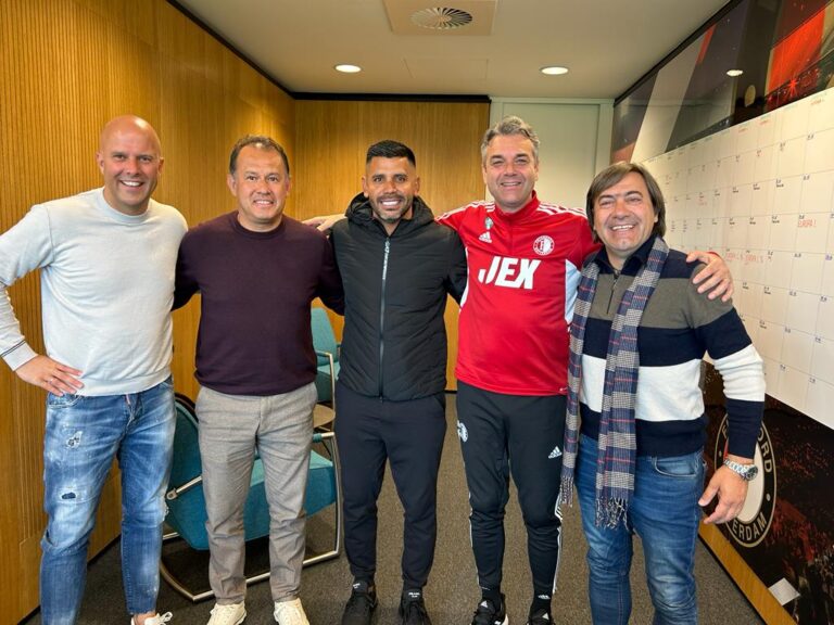 Selecci&oacute;n de Per&uacute;: Juan Reynoso visit&oacute; a una joya peruana en Europa