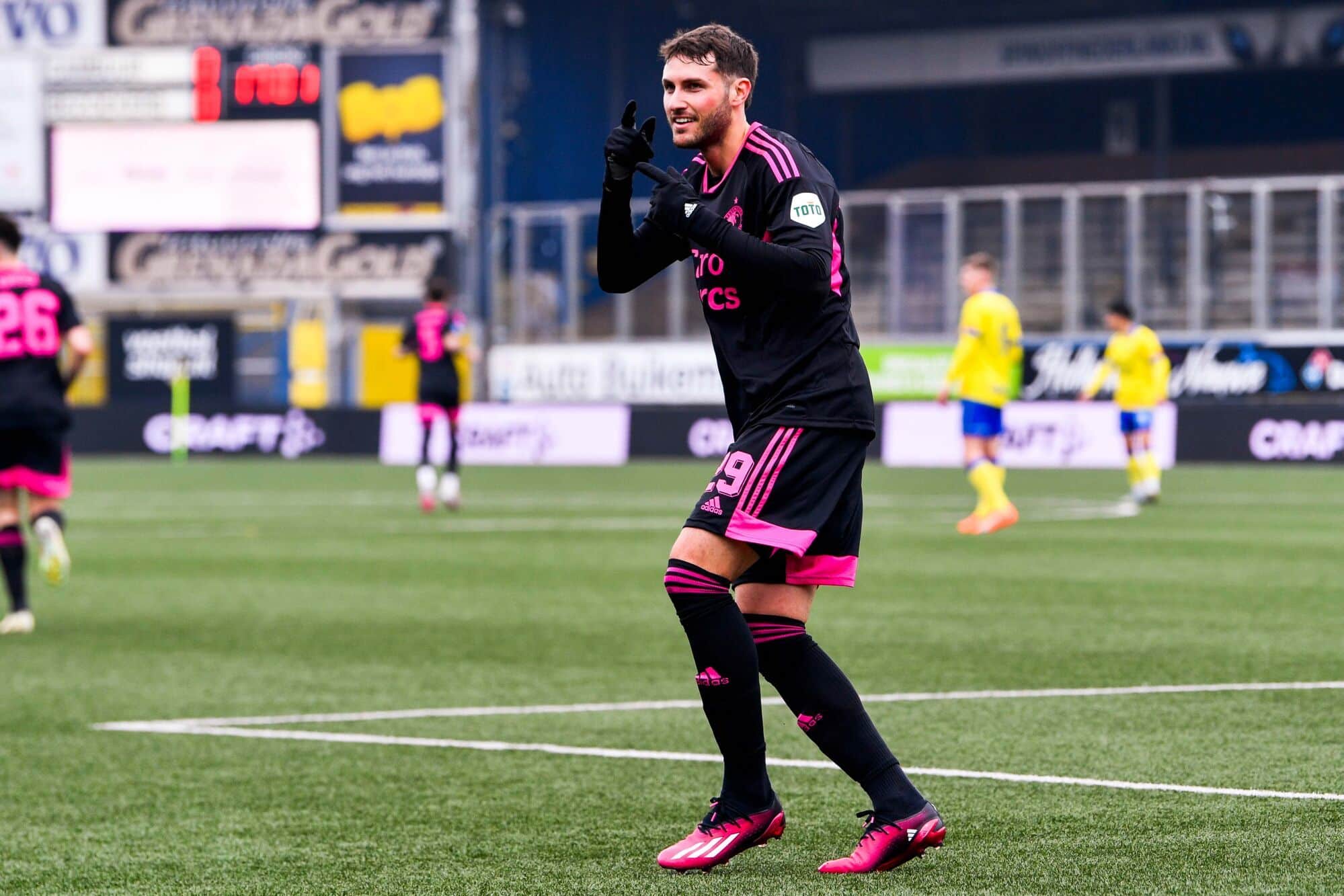 Santiago Gim&eacute;nez, goleador del Feyenoord