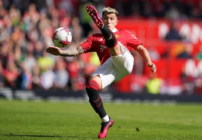 Manchester United: Lisandro Martínez salió llorando, lesionado y el panorama es muy desfavorable