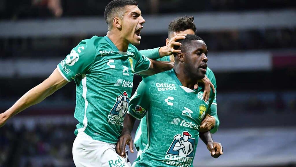 &Aacute;rbitro golpe&oacute; jugador