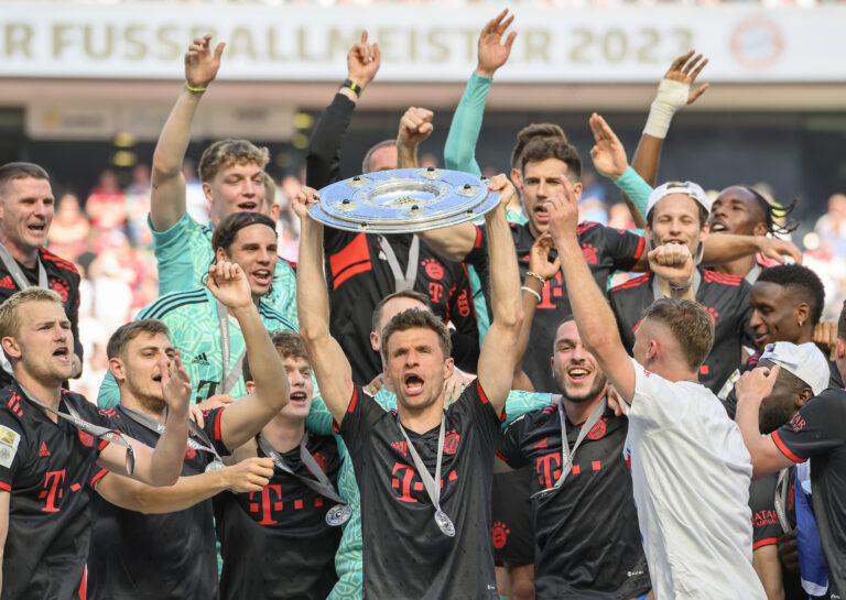 INS&Oacute;LITO: SALIO CAMPE&Oacute;N CON DOS EQUIPOS DISTINTOS EN LA MISMA TEMPORADA