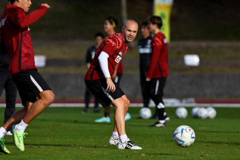 INIESTA: DEJAR&Aacute; EL VISSEL KOBE ANTES DE TIEMPO Y APUNTA A OTRO EQUIPO