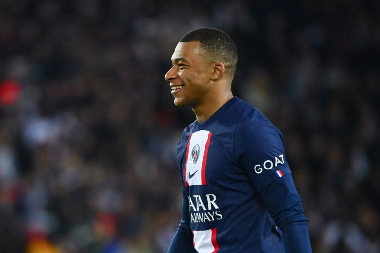 PSG: Mbapp&eacute; pide exclusivamente a una estrella del Barcelona