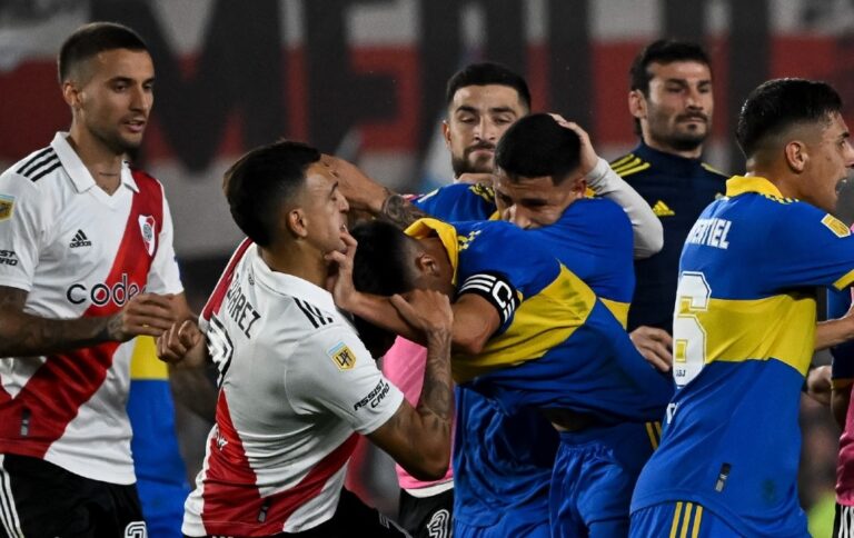 Supercl&aacute;sico: sanciones para Boca Juniors y River Plate tras impactante pelea al final del partido