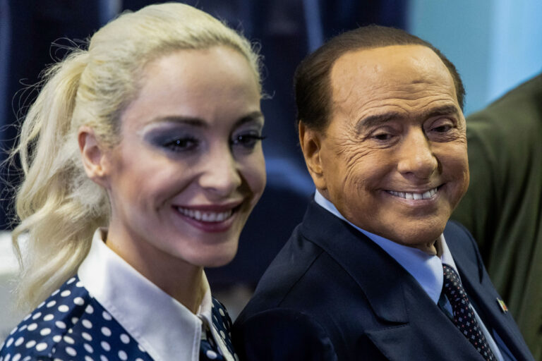 &iquest;Qui&eacute;n es Marta Fascina, la mujer de Berlusconi 53 a&ntilde;os m&aacute;s joven?