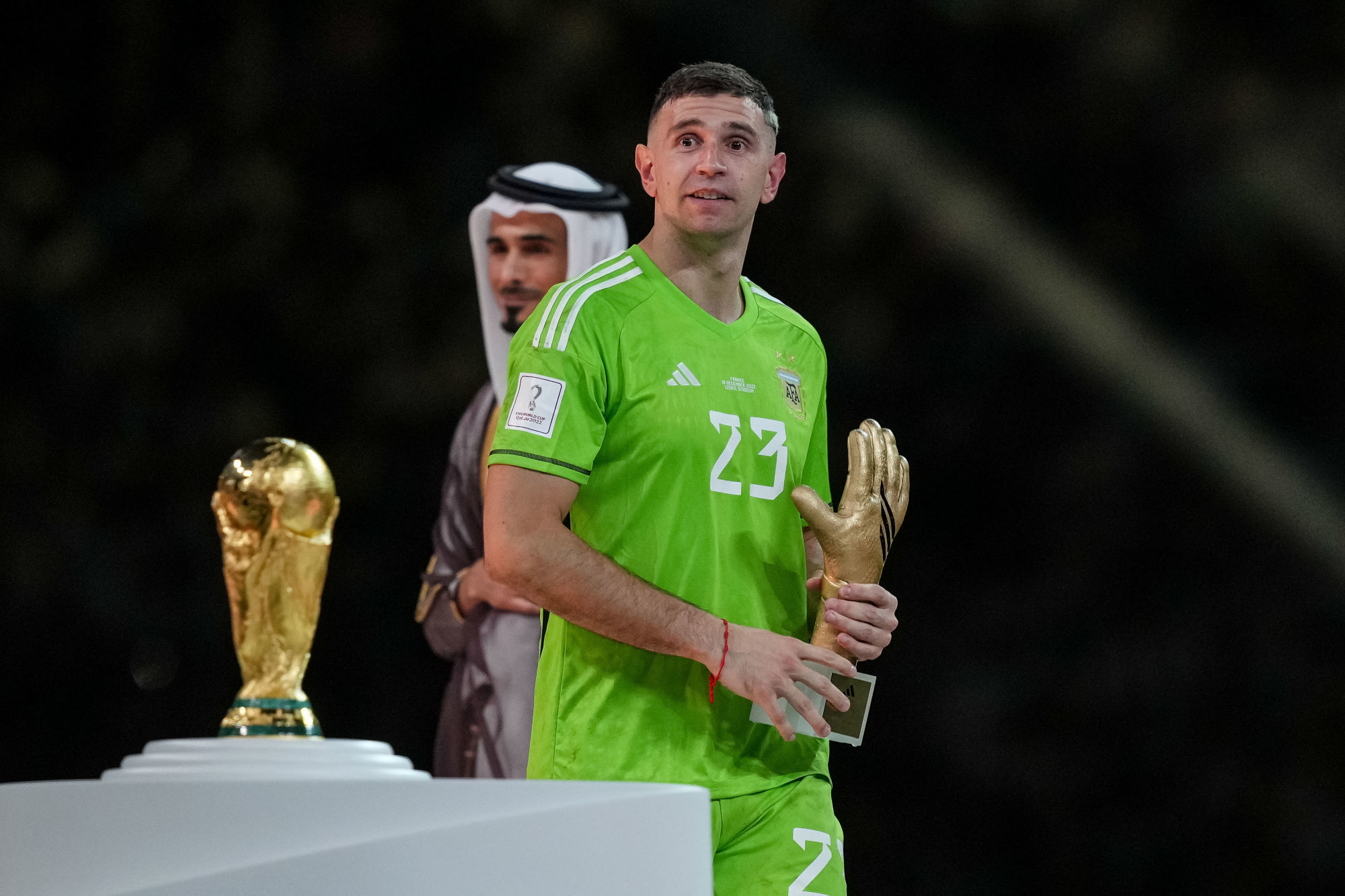 Bal&oacute;n de Oro 2023, Trofeo Yashin 2023, Guante de Oro 2023, Emiliano Mart&iacute;nez, Marc-Andr&eacute; ter Stegen, Ederson Moraes, Aston Villa, Selecci&oacute;n Argentina, Selecci&oacute;n Brasile&ntilde;a, Manchester City, FC Barcelona, Selecci&oacute;n de Alemania, los tres favoritos al Trofeo Yashin 2023