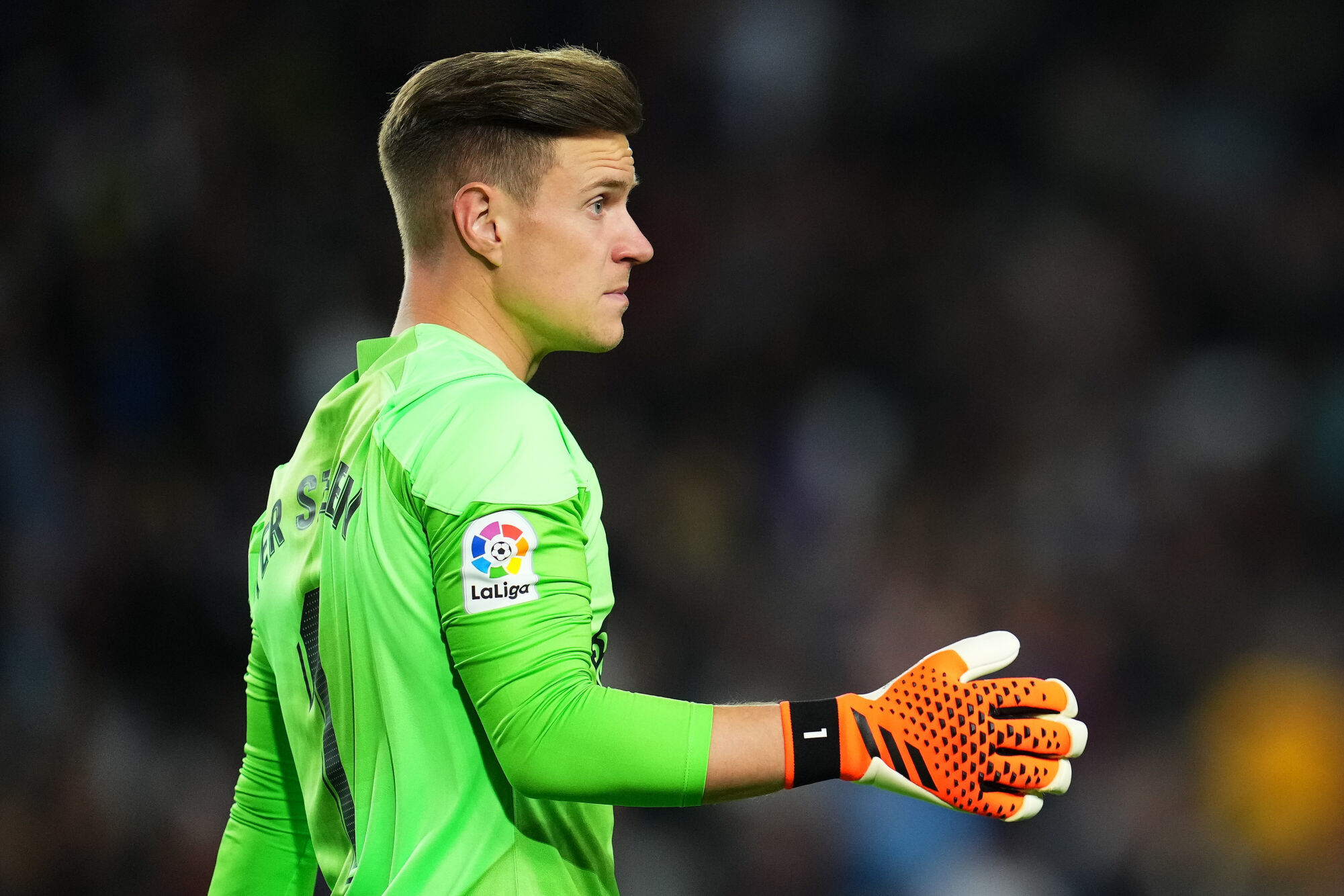 Bal&oacute;n de Oro 2023, Trofeo Yashin 2023, Guante de Oro 2023, Emiliano Mart&iacute;nez, Marc-Andr&eacute; ter Stegen, Ederson Moraes, Aston Villa, Selecci&oacute;n Argentina, Selecci&oacute;n Brasile&ntilde;a, Manchester City, FC Barcelona, Selecci&oacute;n de Alemania, los tres favoritos al Trofeo Yashin 2023