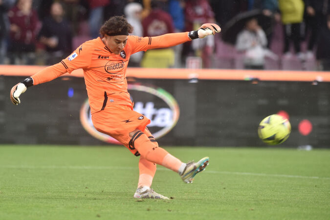 Ochoa Salernitana Salario