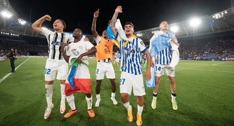 Los latinos que ascendieron con Alav&eacute;s