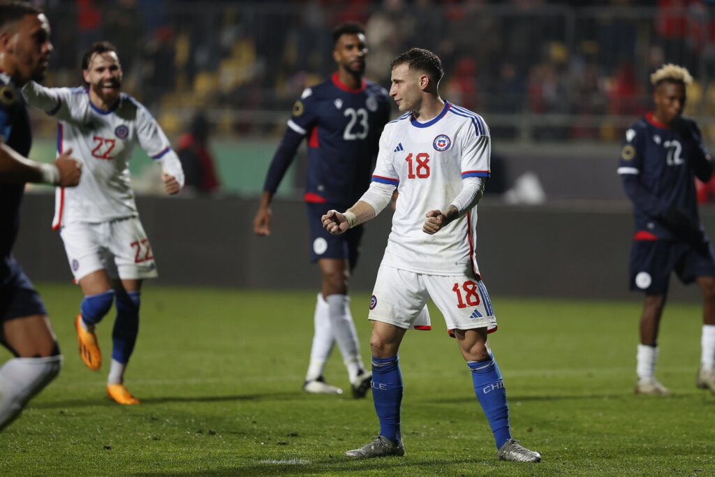 Bruno Barticciotto festeja su segundo gol en el debut. FOTO: Federación Chilena de Fútbol Bruno Barticciotto