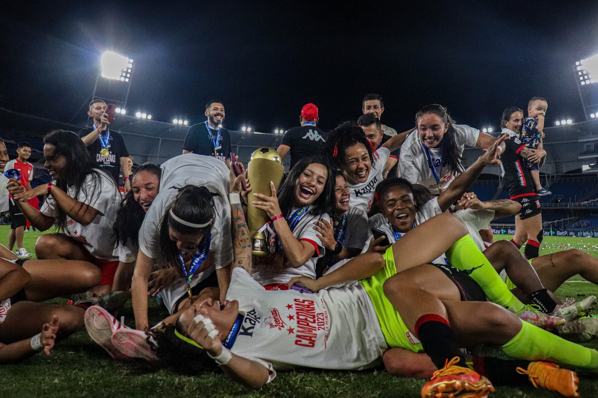 F&uacute;tbol femenino profesional en Am&eacute;rica Latina