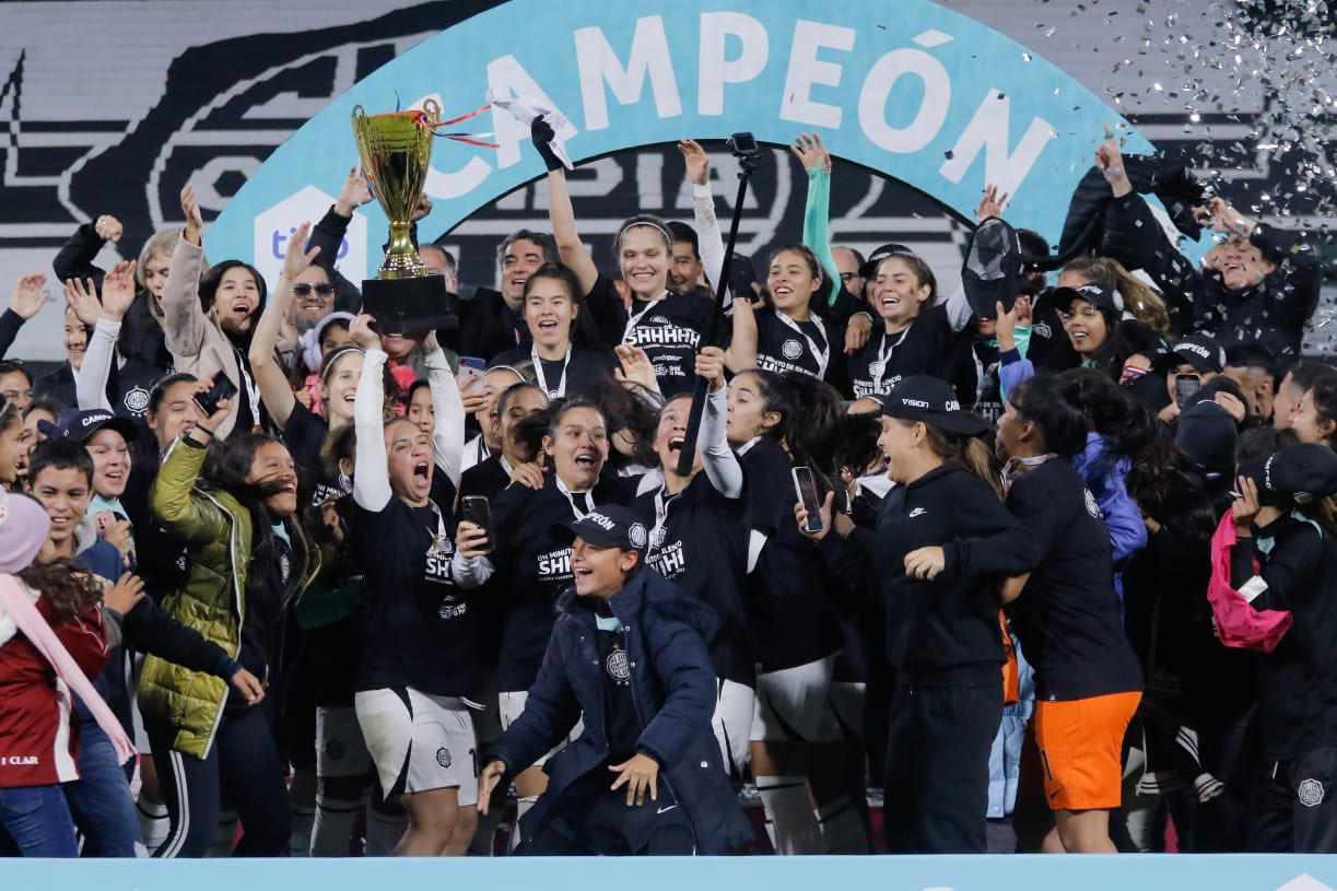 F&uacute;tbol femenino profesional en Am&eacute;rica Latina