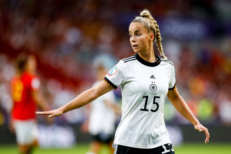 &iquest;Qui&eacute;n es Giulia Gwinn, la futbolista alemana a la que Playboy ofreci&oacute; una portada?