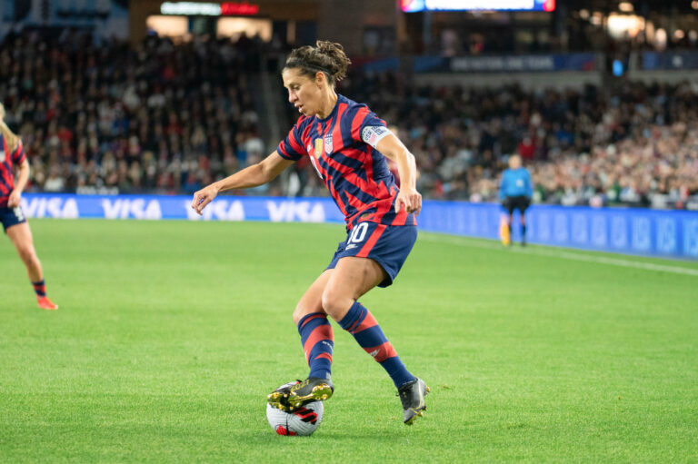 &iquest;Cu&aacute;nto dinero gana una jugadora de f&uacute;tbol femenino?: Las 3 que m&aacute;s cobran