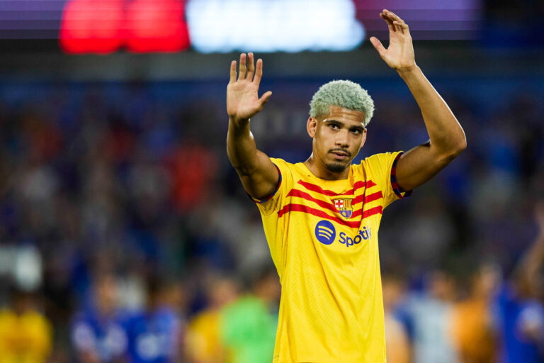 &iquest;Por qu&eacute; no juega Ronald Araujo en el Villarreal vs Barcelona?