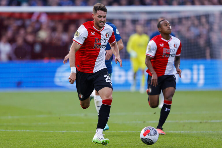 Santiago Gim&eacute;nez: &iquest;Cu&aacute;ntos goles le faltan para igualar a Chicharito Hern&aacute;ndez en Europa?