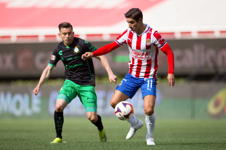 Chivas: &iquest;qu&eacute; lesi&oacute;n tiene Isaac Brizuela y cu&aacute;nto tiempo est&aacute; de baja?