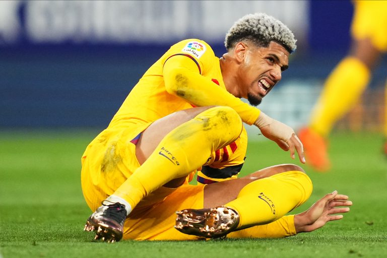 Barcelona: &iquest;Por qu&eacute; no juega Ronald Ara&uacute;jo hoy vs Royal Antwerp por la Champions?