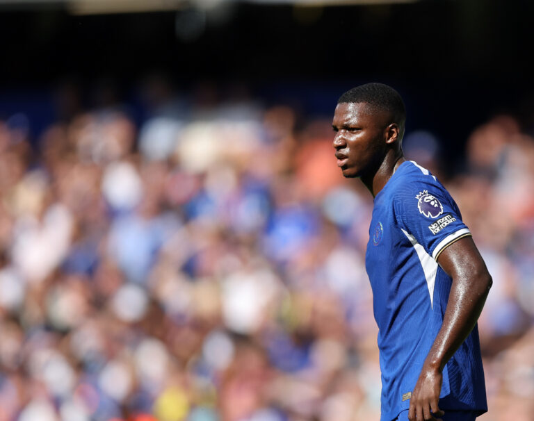 Inglaterra ya cuestiona su fichaje: &iquest;a Mois&eacute;s Caicedo le queda grande el Chelsea?