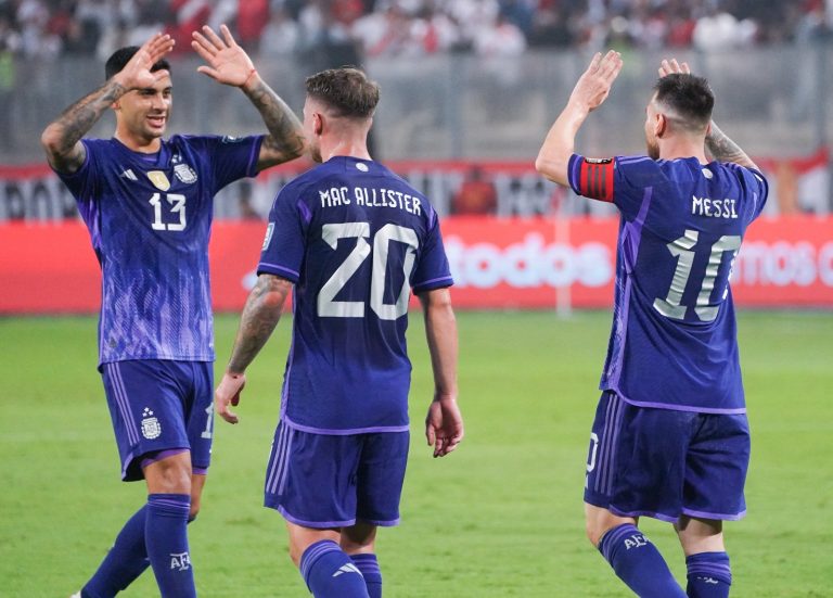 Lionel Messi cort&oacute; su mala racha: As&iacute; fueron sus dos primeros goles contra la Selecci&oacute;n de Per&uacute; en Eliminatorias