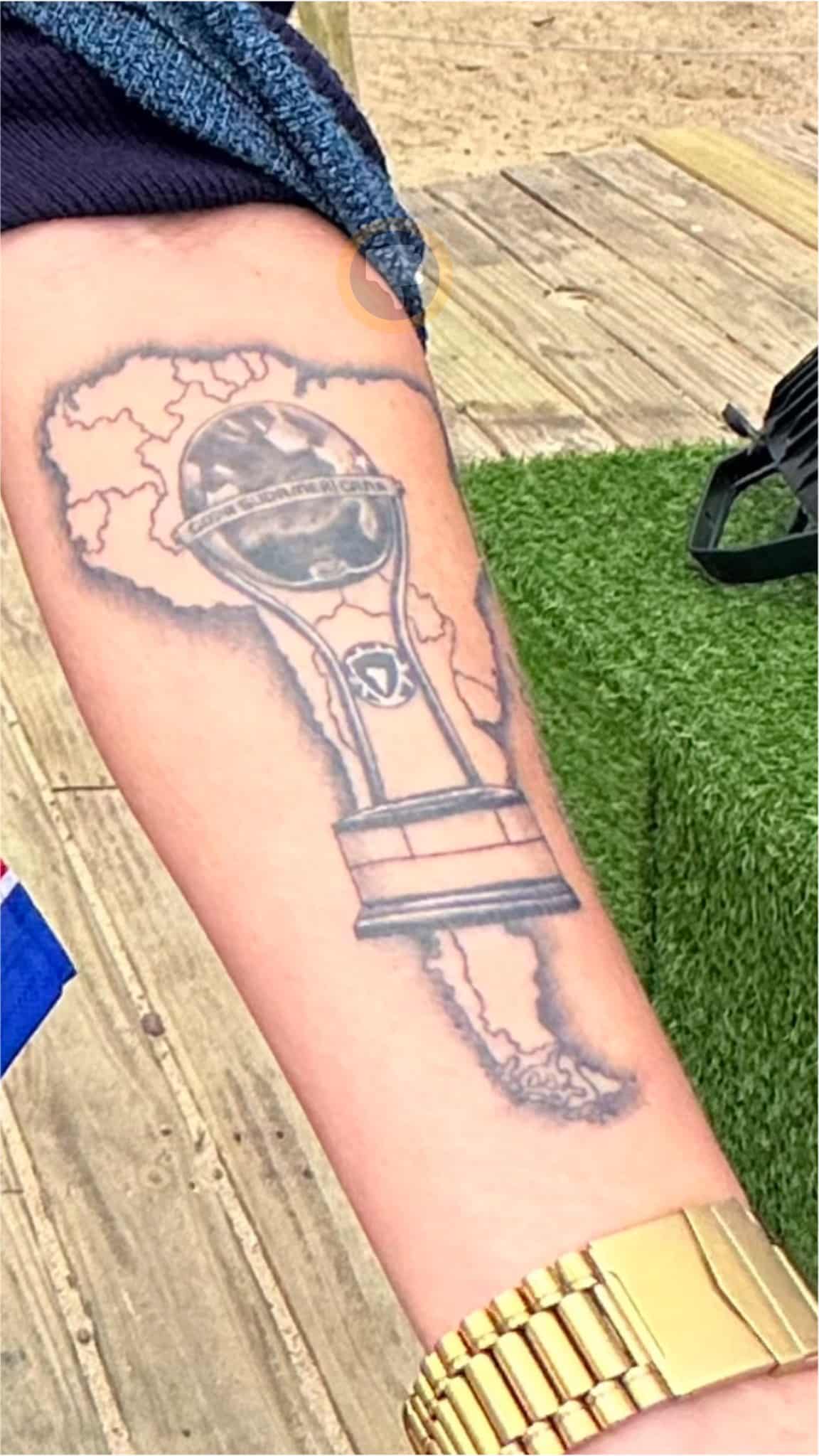 Hincha de Fortaleza se tatu&oacute; la Copa Sudamericana | Twitter