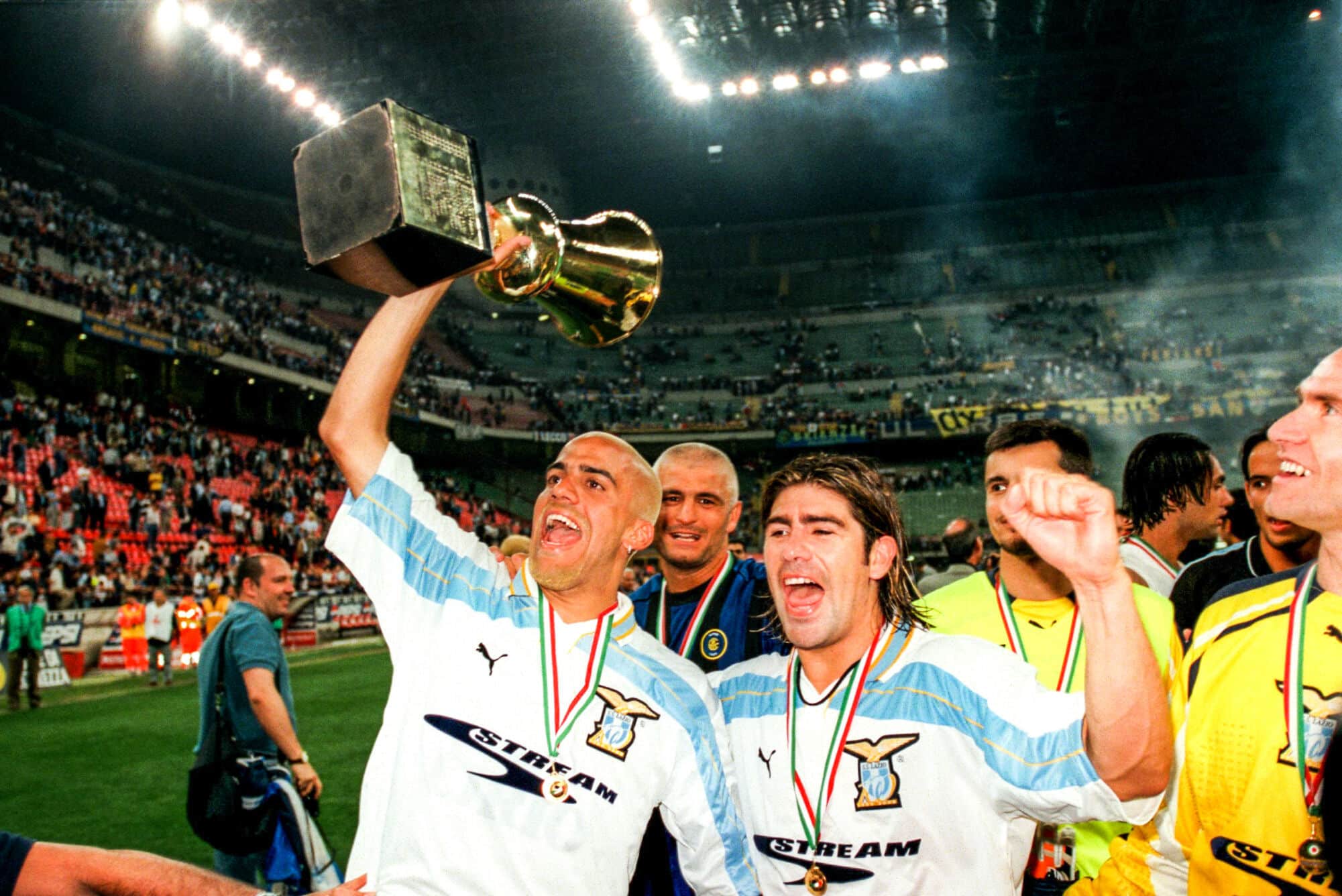 jugadores chilenos partidos champions