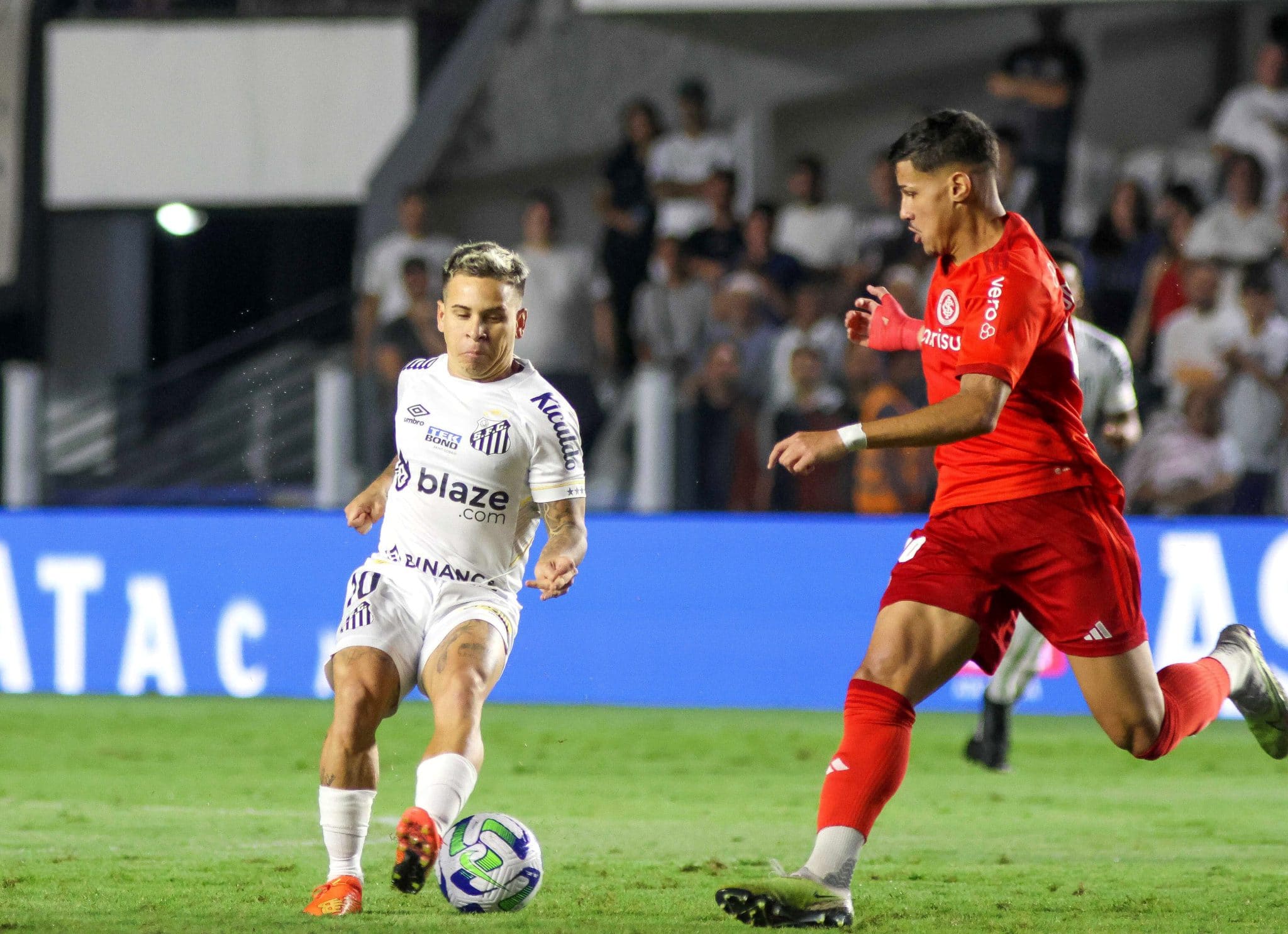 Cu&aacute;nto mide Yeferson Soteldo