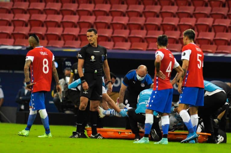Wilmar Rold&aacute;n genera revuelo en una nueva edici&oacute;n del Cl&aacute;sico del Pac&iacute;fico: Chile nunca gan&oacute; con el colombiano como &aacute;rbitro
