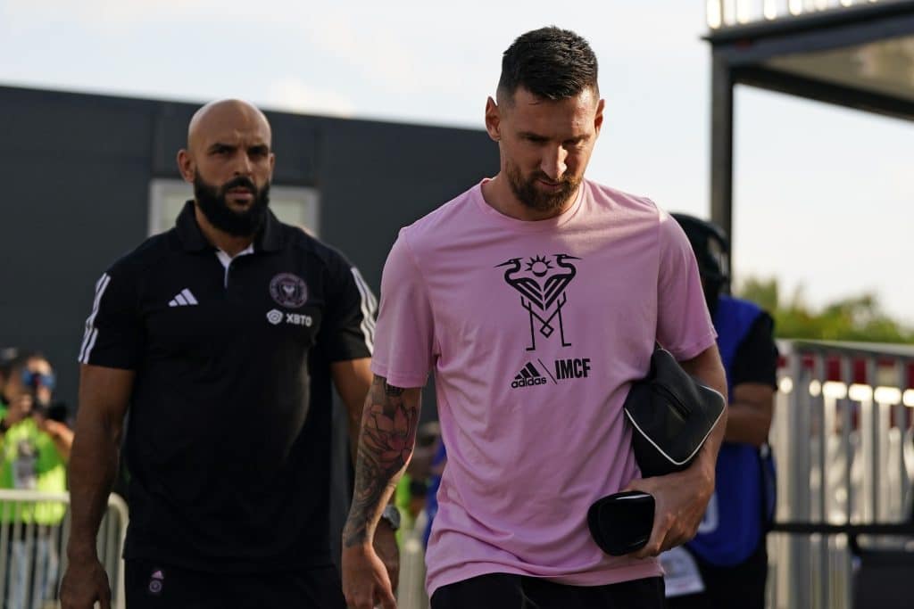 Yassine Cheuko y Lionel Messi 2023 | Cortes&iacute;a: Icon Sport