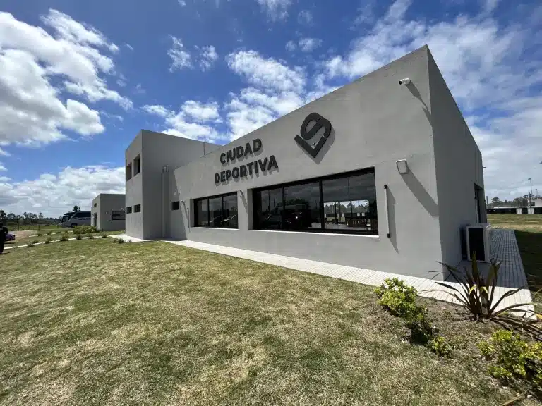 Luis Suárez quiere revolucionar el fútbol uruguayo con un equipo propio en la élite