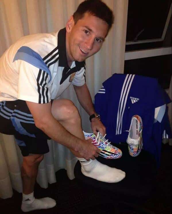 ¿Cuáles fueron los primeros botines que utilizó Lionel Messi en su carrera?