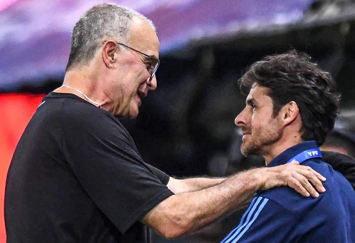 Pablo Aimar y Marcelo Bielsa, en un duelo de la Selecci&oacute;n Argentina contra Uruguay por eliminatorias sudamericanas