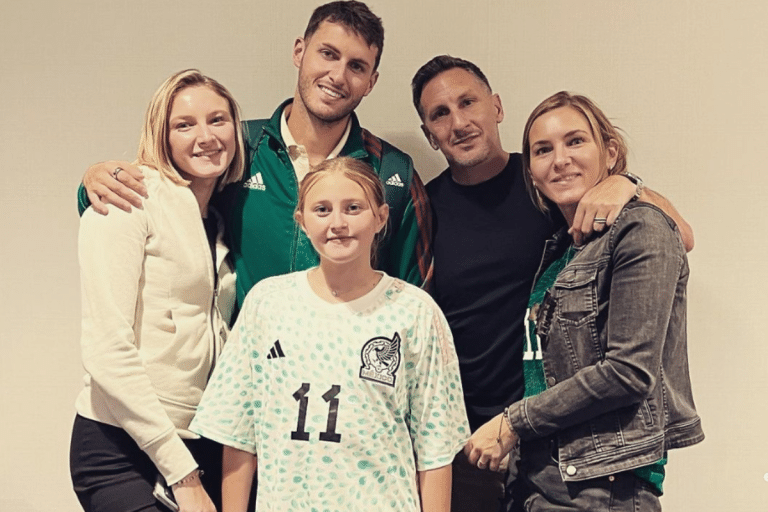 Quién es María Bernarda Giménez, el pilar detrás del éxito del ‘Bebote’ en el Feyenoord