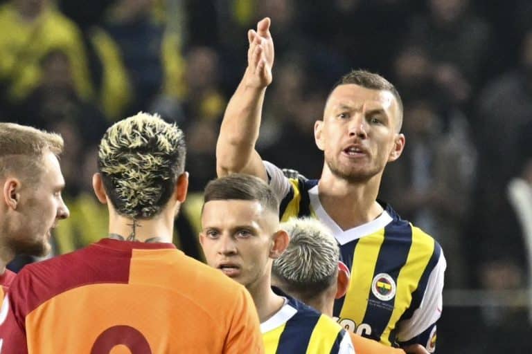 VIDEO | El caliente cruce entre Edin Dzeko y Mauro Icardi en Turqu&iacute;a