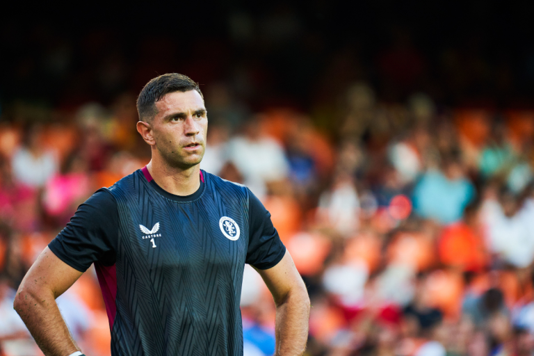 Ni las burlas pueden detener el ascenso del Dibu Mart&iacute;nez en la Premier League