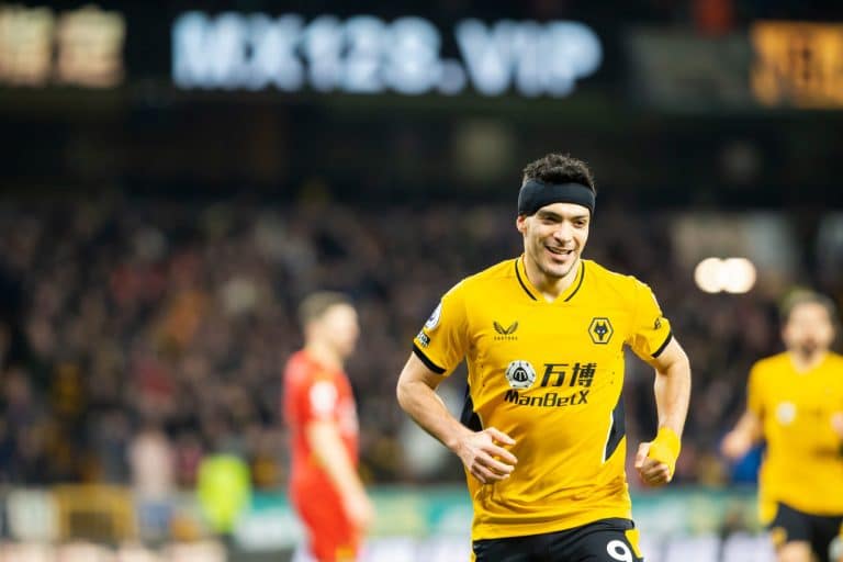 &iquest;Cu&aacute;les son los 10 futbolistas mexicanos m&aacute;s caros de la historia?