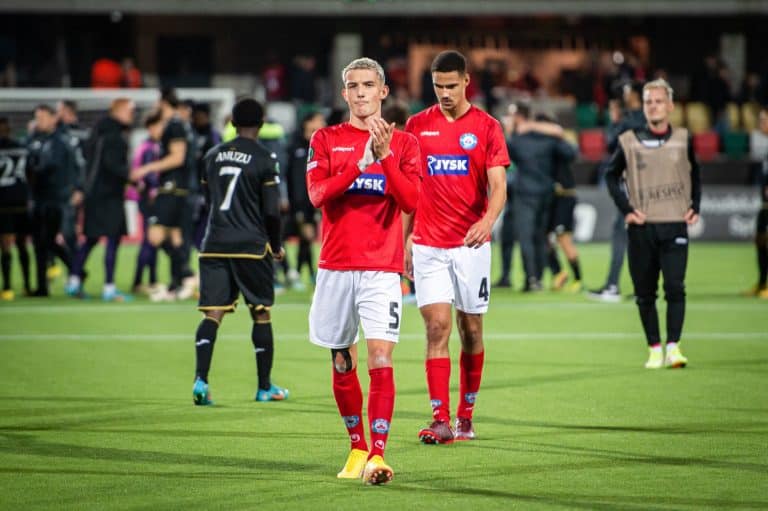 &iquest;Jorge Fossati necesita a Oliver Sonne en la Selecci&oacute;n Per&uacute;? Las estad&iacute;sticas del defensor dan&eacute;s en 2024