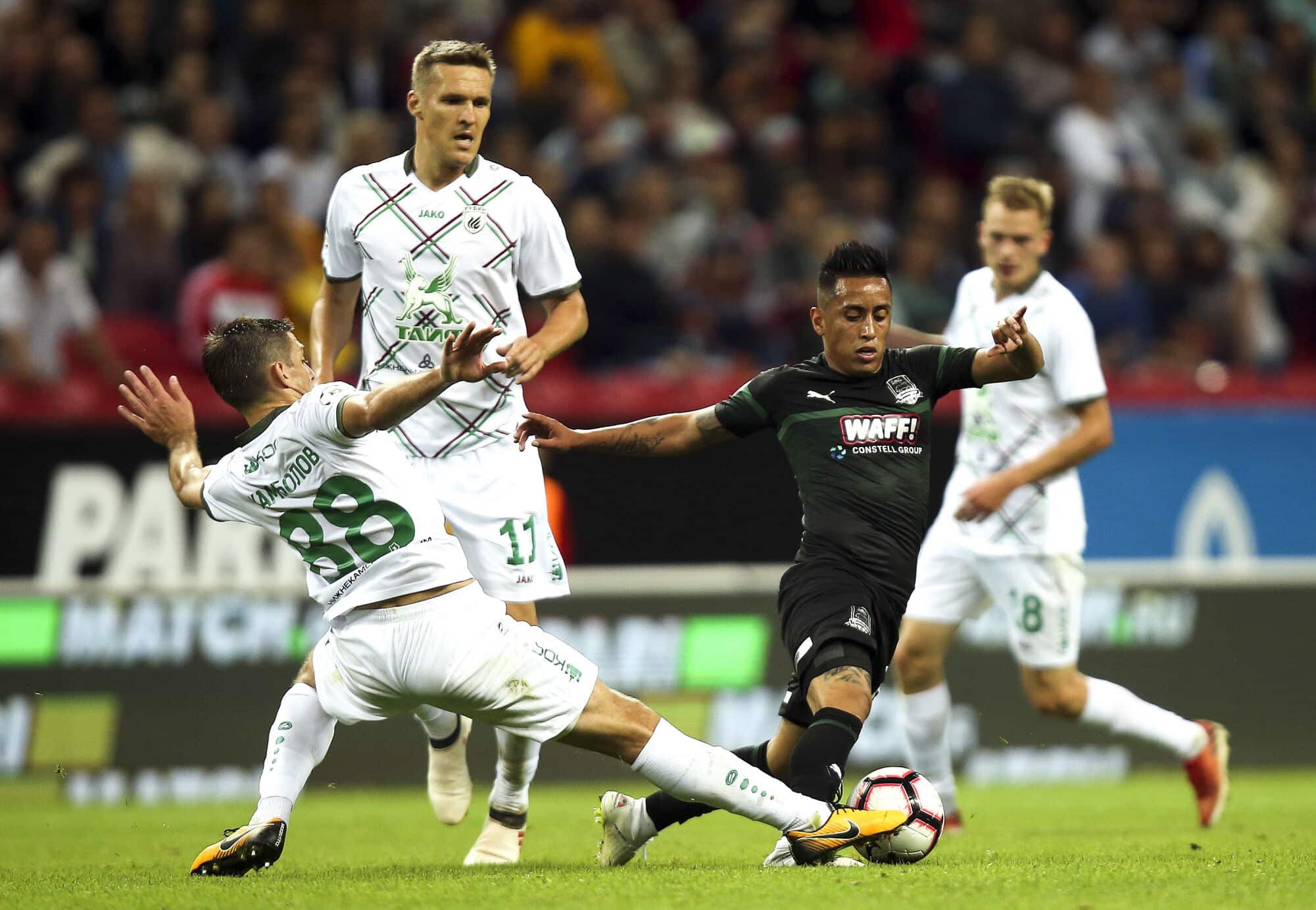 Las transferencias de futbolistas peruanos m&aacute;s caras de la historia | Icon Sport