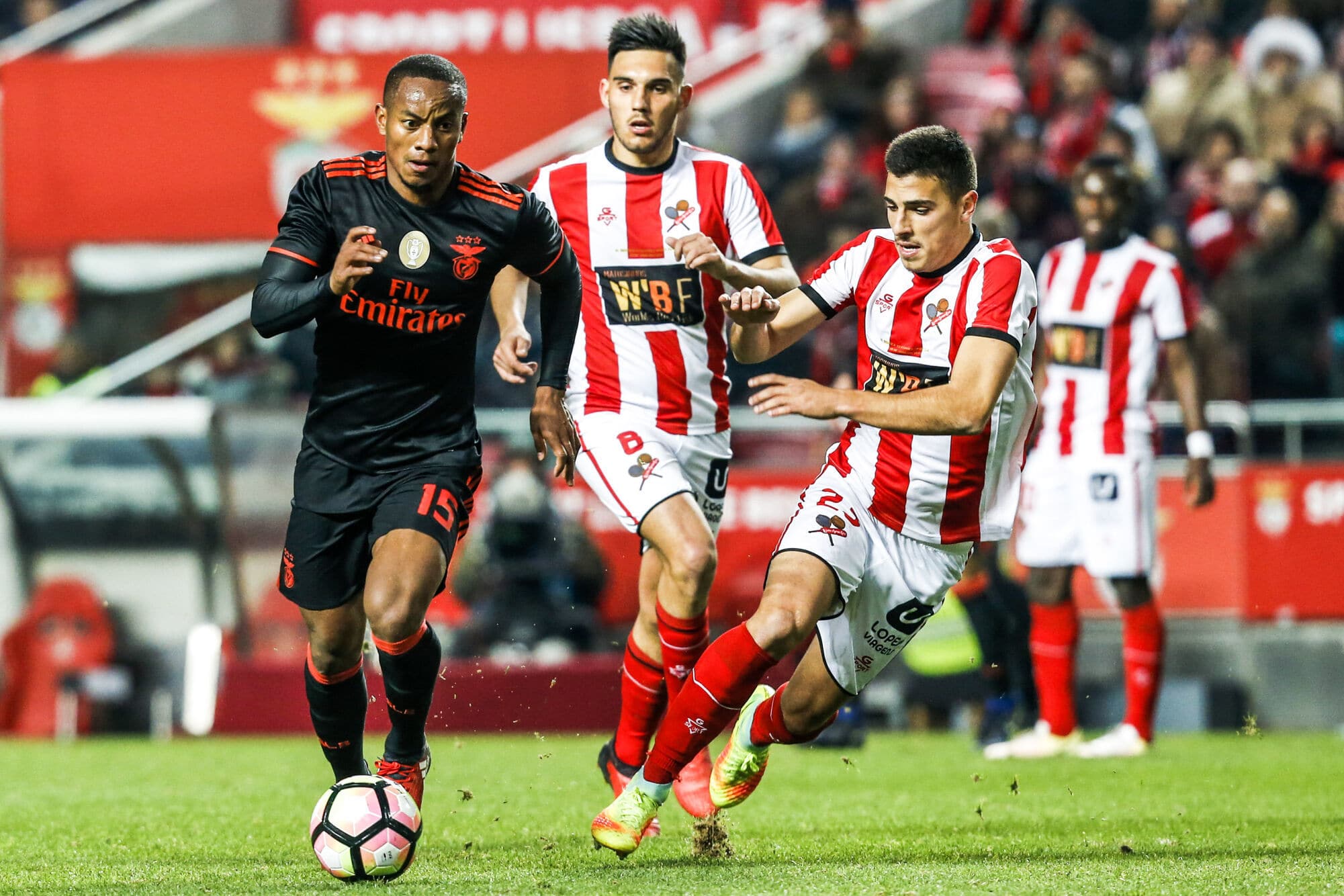 Las transferencias de futbolistas peruanos m&aacute;s caras de la historia | Icon Sport