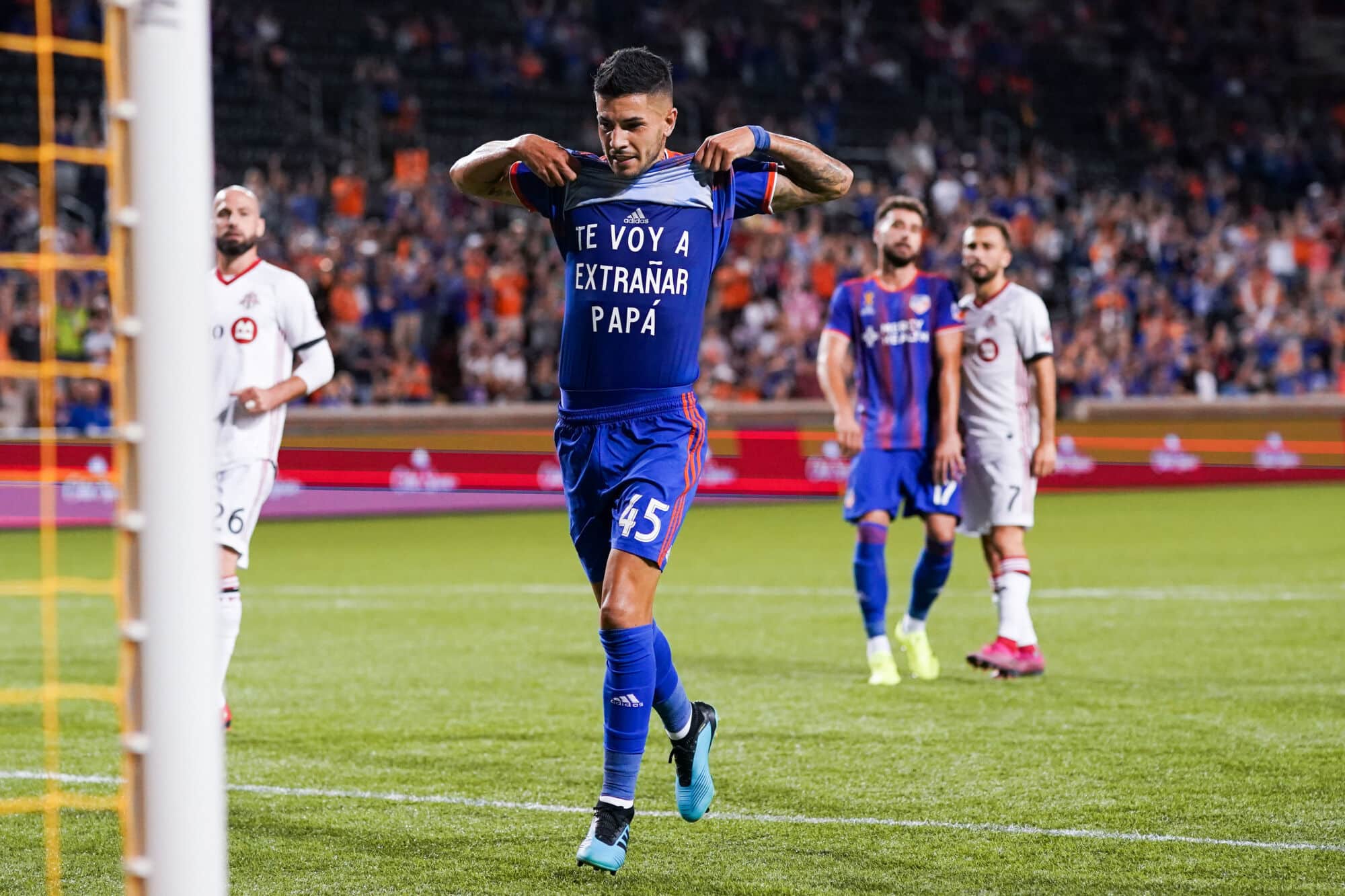 Manu Ledesma, una vida por el mundo detrás de la pelota