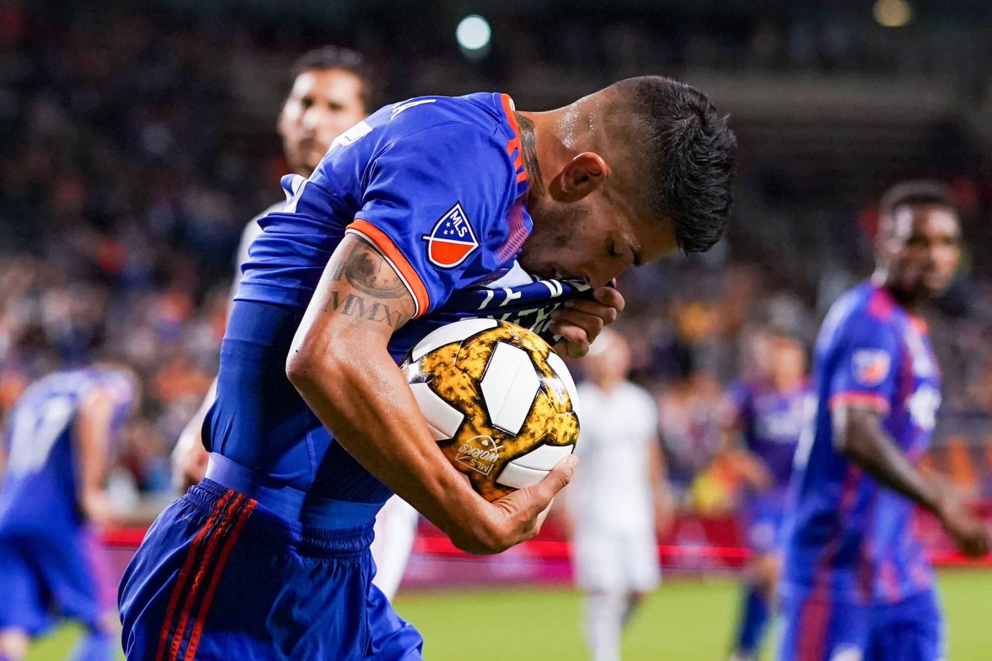 Manu Ledesma, una vida por el mundo detrás de la pelota