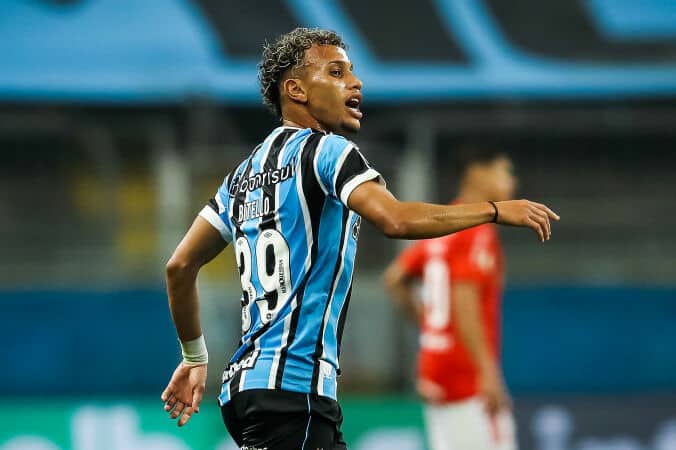 Latinos m&aacute;s minutos Europa