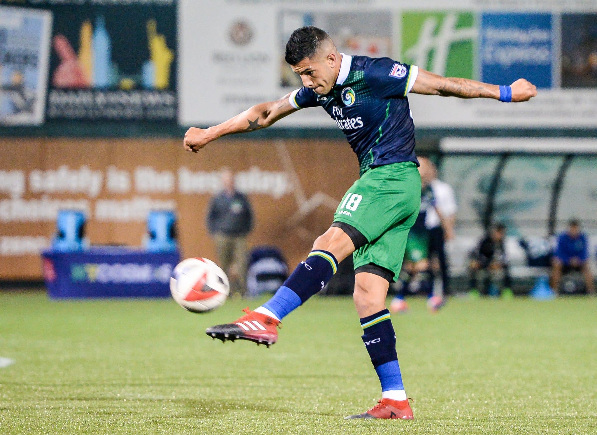 Manu Ledesma, una vida por el mundo detrás de la pelota