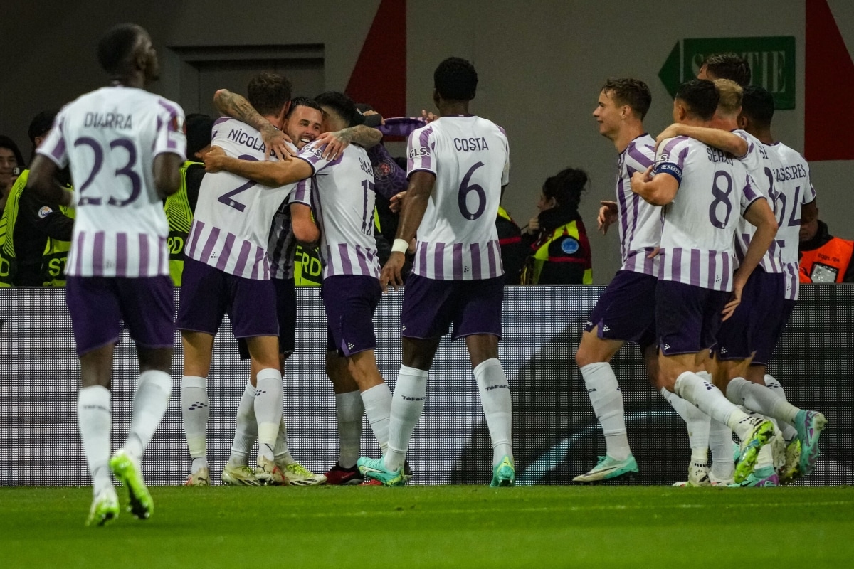 Toulouse de Gabriel Suazo y Cristian Cásseres celebrando