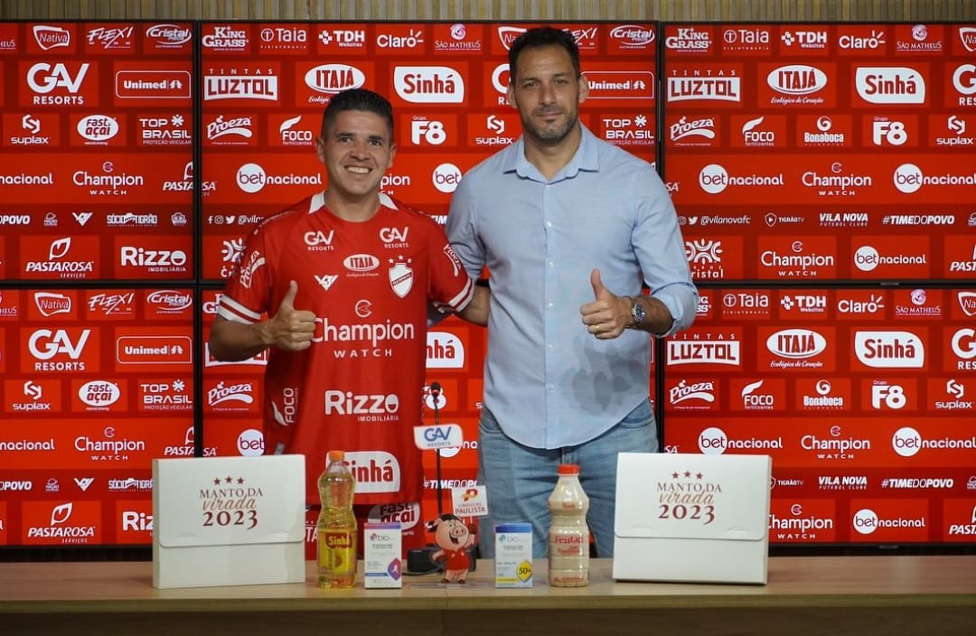 Jug&oacute; en m&aacute;s clubes que el "Loco" Abreu, pero le niegan el r&eacute;cord Guinness: La historia de Carlos Frontini, el n&oacute;mada del f&uacute;tbol