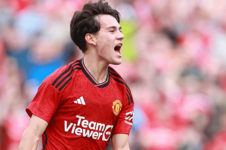 Manchester United toma una importante decisi&oacute;n sobre el futuro de Facundo Pellistri