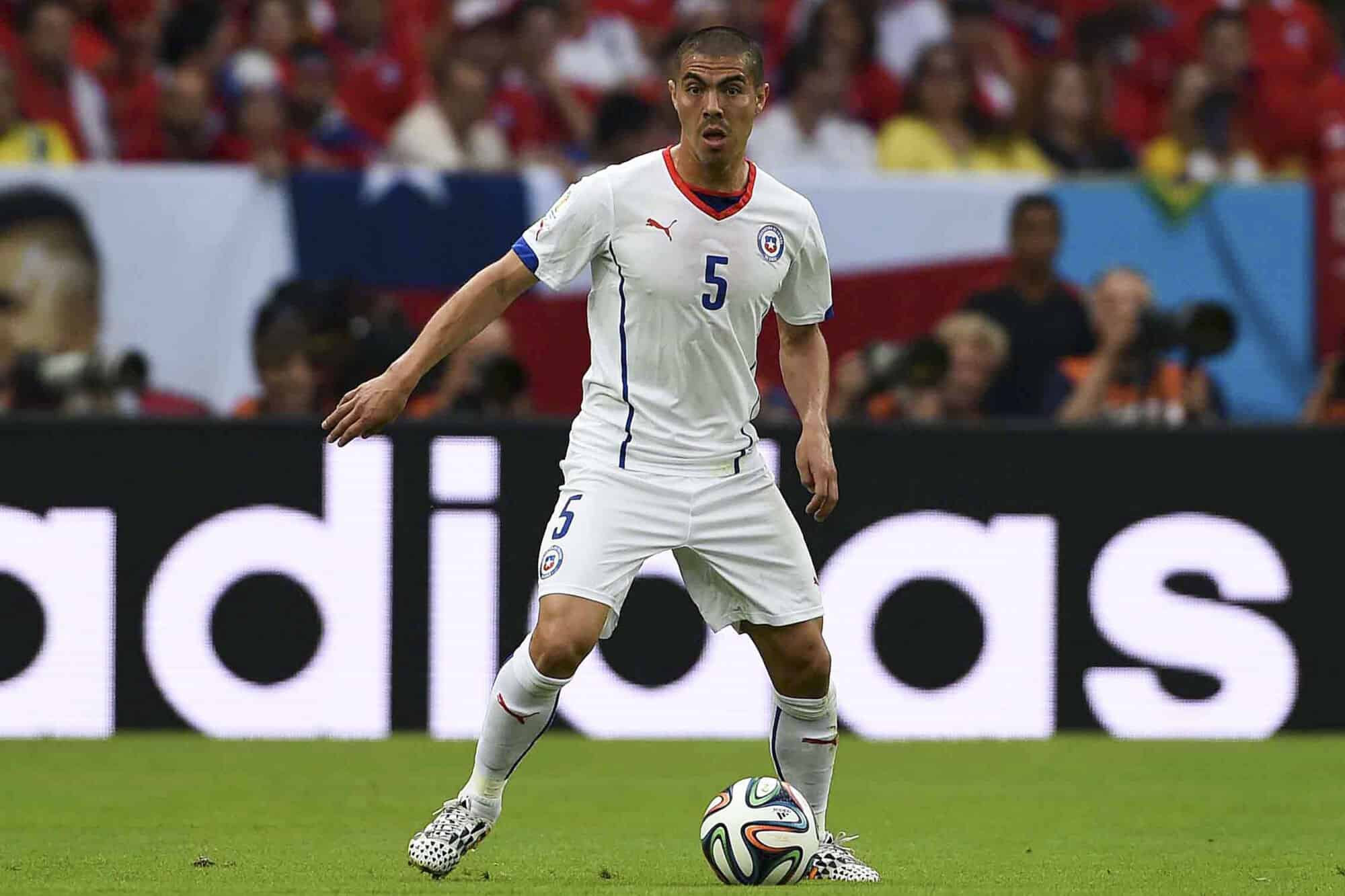 Dej&oacute; el retiro: Campe&oacute;n de Am&eacute;rica con Chile que PROVOC&Oacute; LA RENUNCIA de Messi de la Selecci&oacute;n Argentina fich&oacute; en impensado club