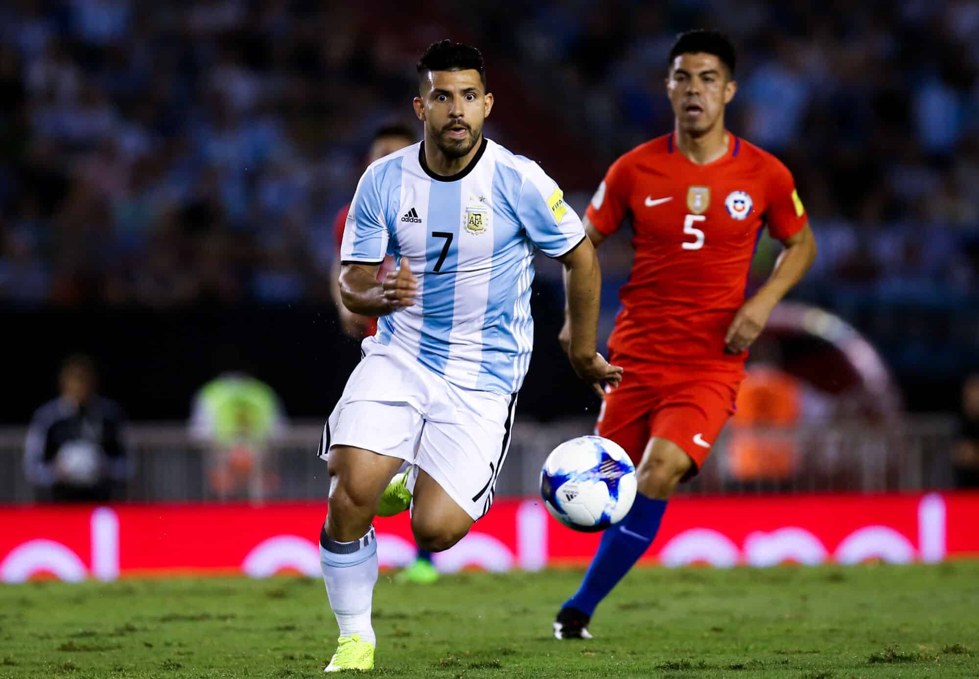 Dej&oacute; el retiro: Campe&oacute;n de Am&eacute;rica con Chile que PROVOC&Oacute; LA RENUNCIA de Messi de la Selecci&oacute;n Argentina fich&oacute; en impensado club